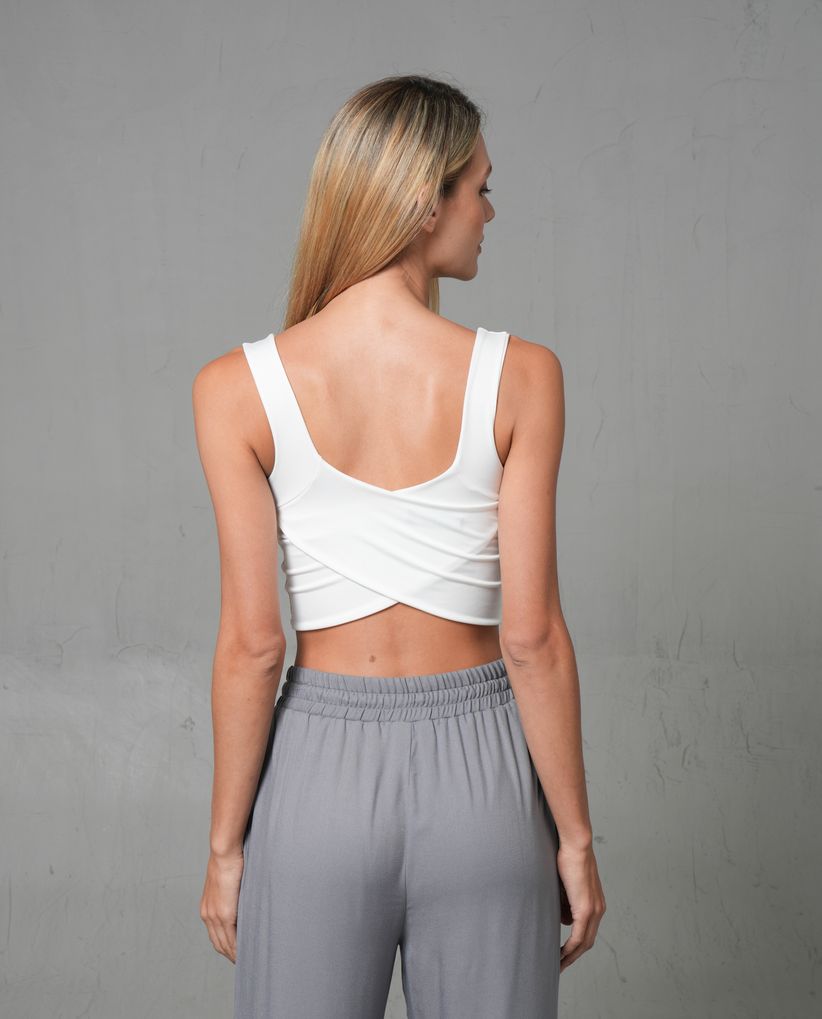 Camiseta crop con espalda cruzada para mujer