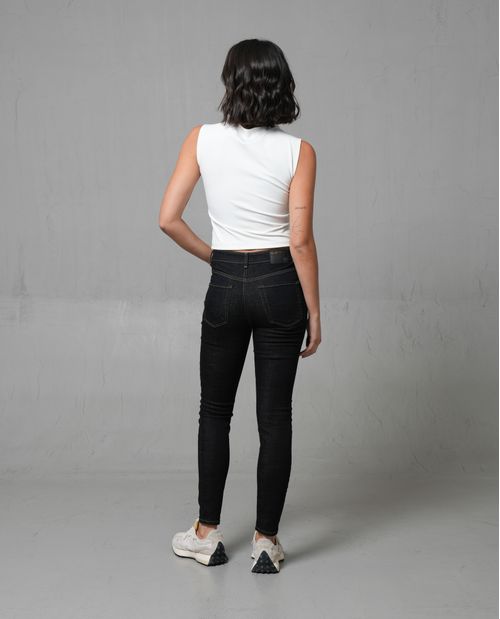 Jean Skinny con acabado raw para mujer