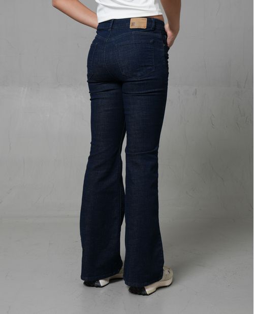 Jean Magic Up con bota flare para mujer