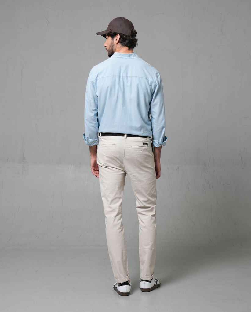 Pantalón tipo chino para hombre