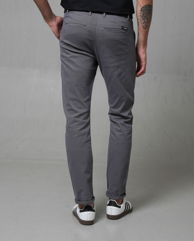 Pantalón tipo chino para hombre