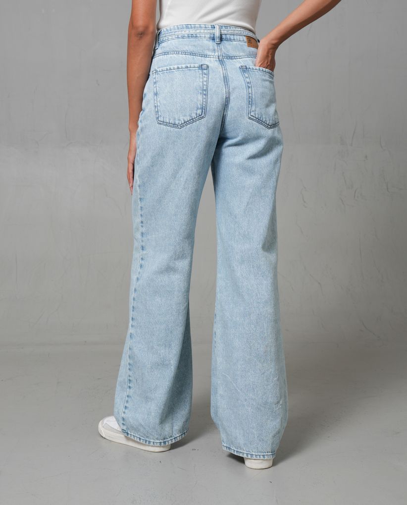 Jean Wide Leg tono claro con cinturón para mujer
