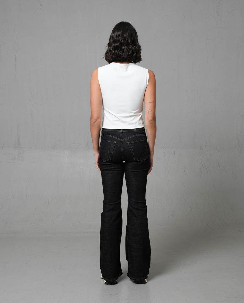 Jean Flare tono oscuro para mujer