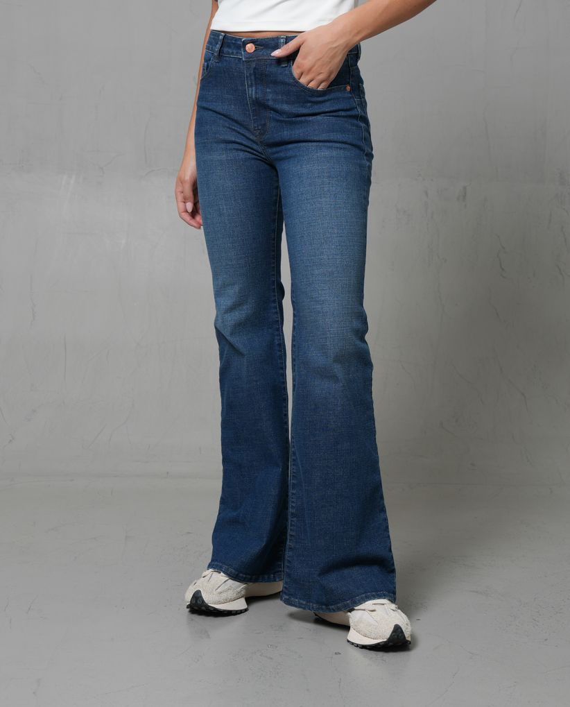 Jean Magic Up con bota flare para mujer