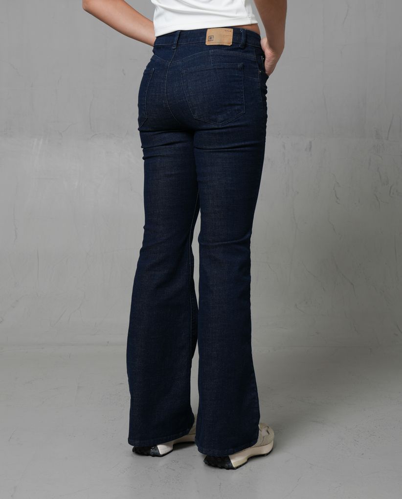 Jean Magic Up con bota flare para mujer