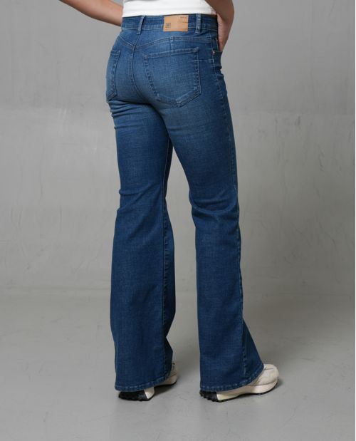 Jean Magic Up con bota flare para mujer
