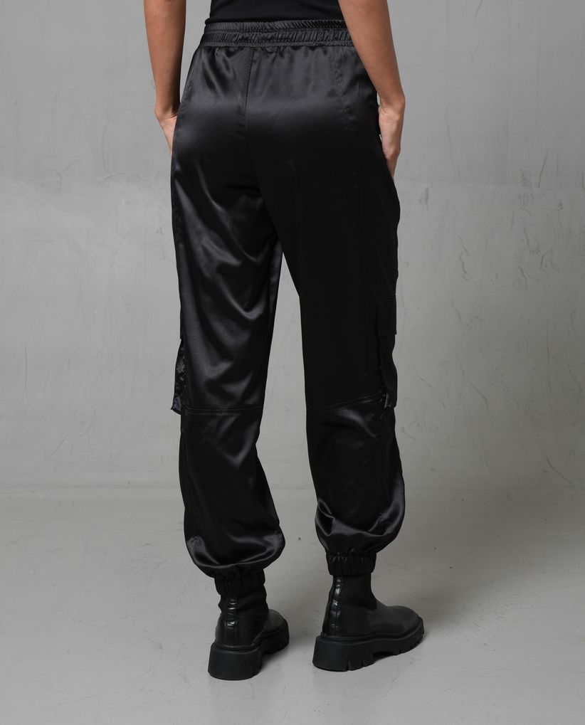 Pantalón Cargo con acabado satinado para mujer