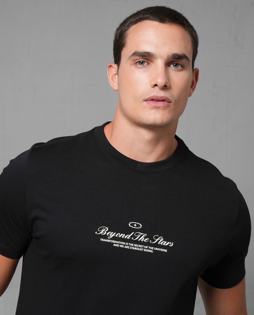 Camiseta con estampado en el frente para hombre