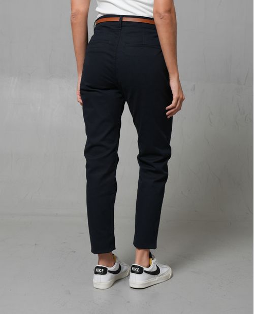 Pantalón chino con correa para mujer