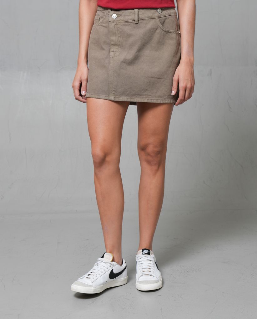 Falda corta con pretina asimétrica para mujer