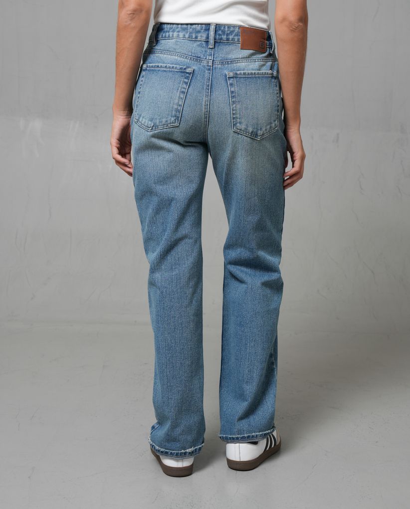 Jean Straight tono claro para mujer
