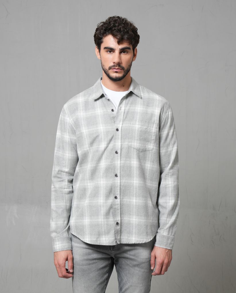 Camisa con diseño a cuadros para hombre