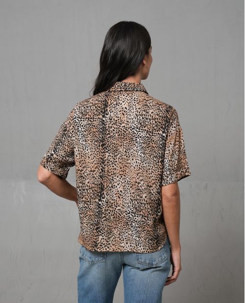 Camisa cuello camisero animal print para mujer