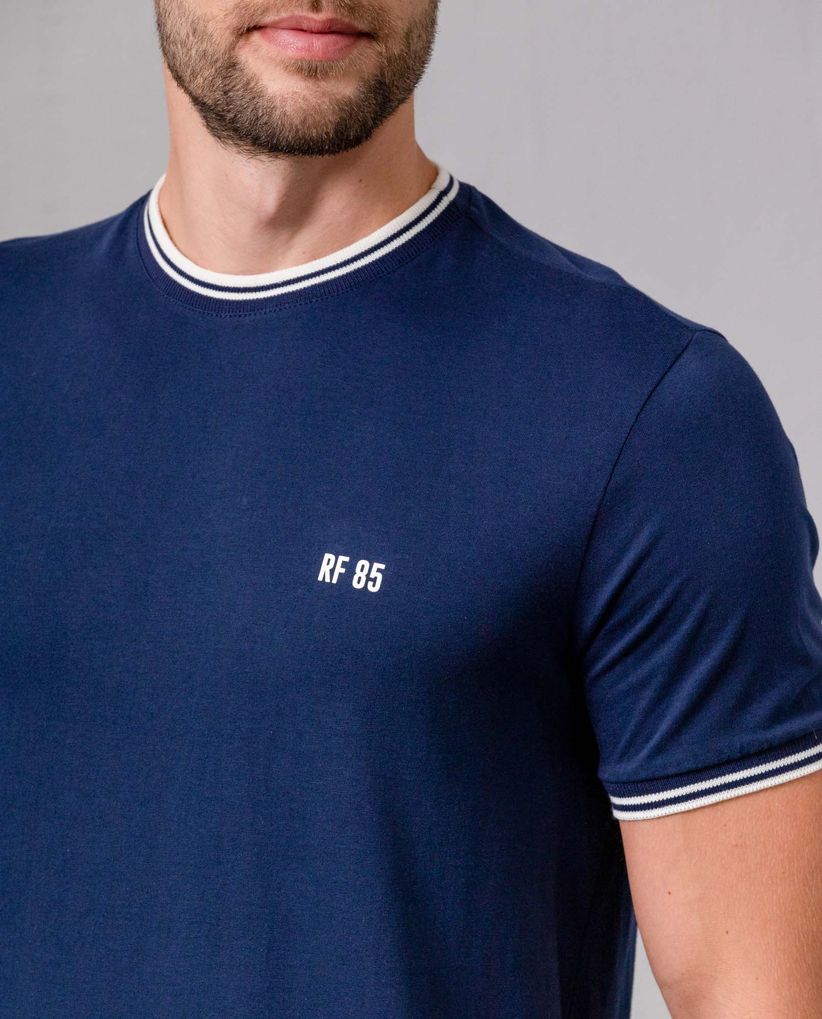 Camiseta con cuello y puños en contraste para hombre