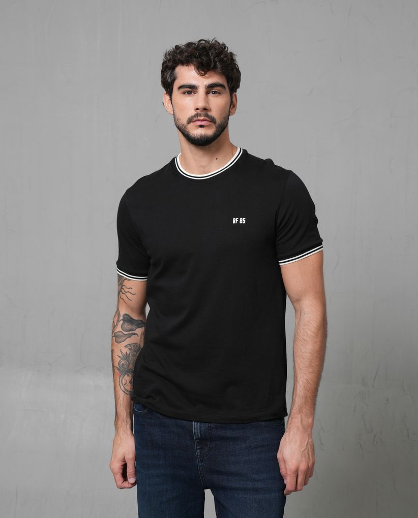 Camiseta con cuello y puños en contraste para hombre