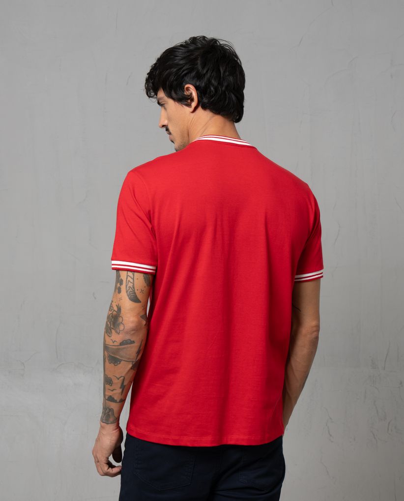 Camiseta con cuello y puños en contraste para hombre
