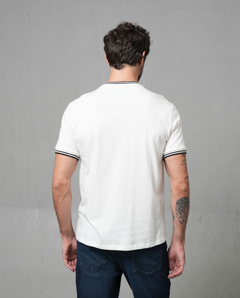 Camiseta con cuello y puños en contraste para hombre