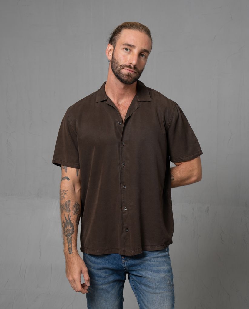Camisa con estampado en espalda para hombre