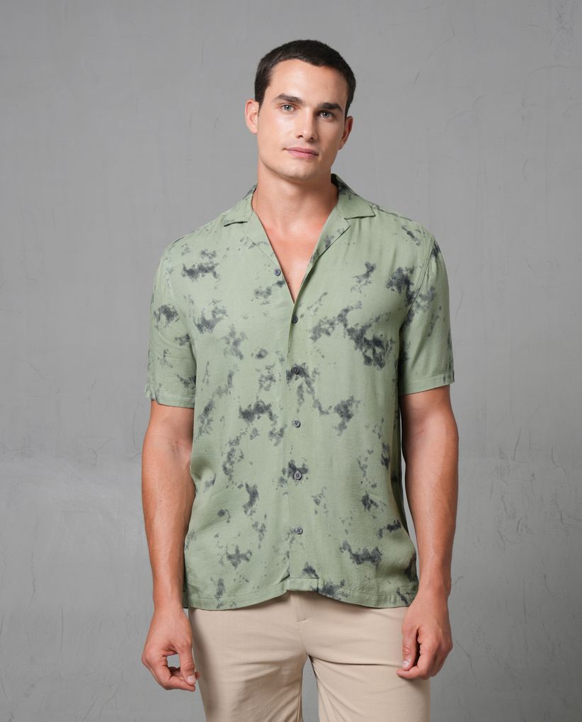 Camisa tipo Resort estampada para hombre