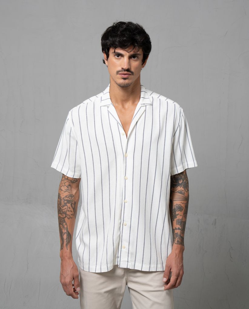 Camisa resort con diseño a rayas para hombre