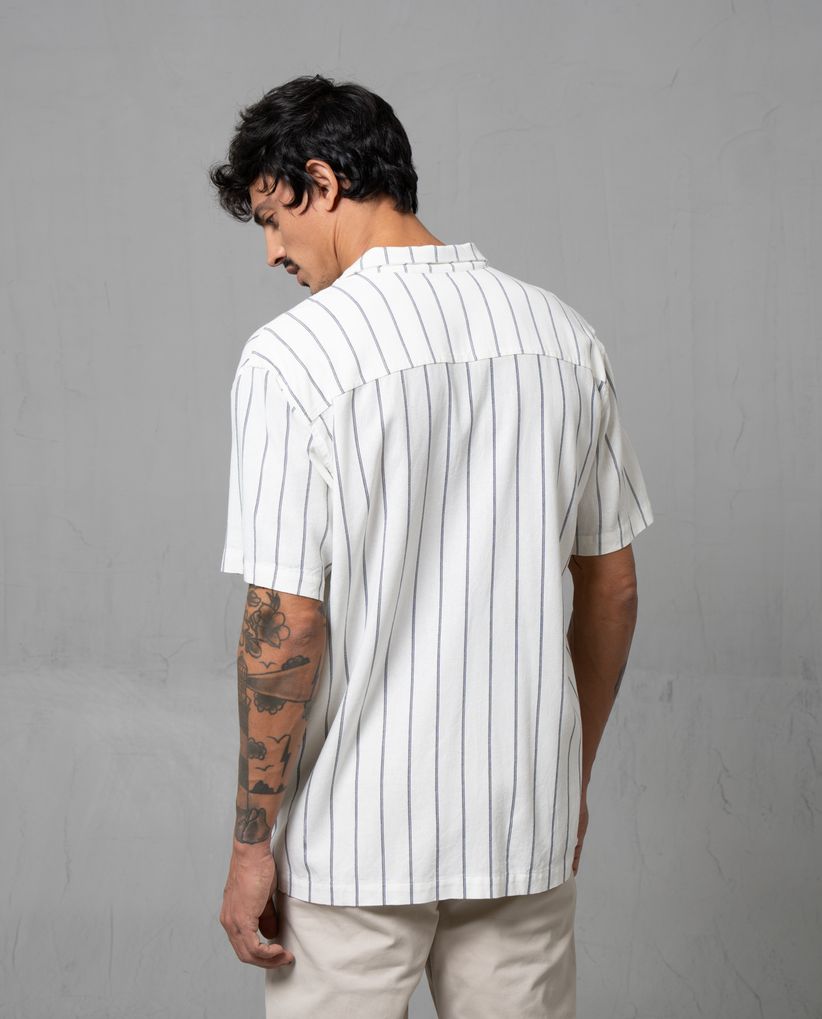 Camisa resort con diseño a rayas para hombre