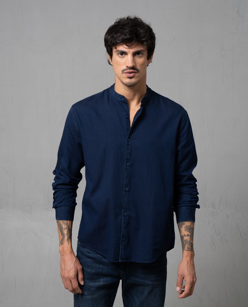 Camisa de cuello neru con textura a rayas para hombre