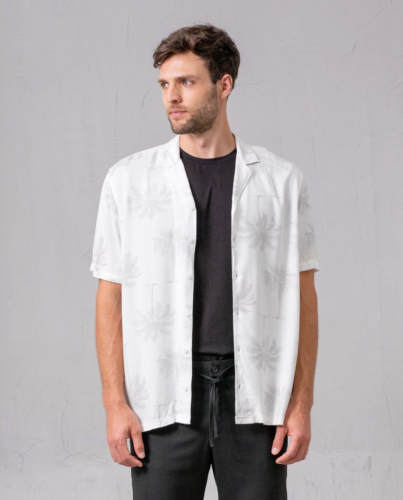 Camisa con estampado de palmeras para hombre