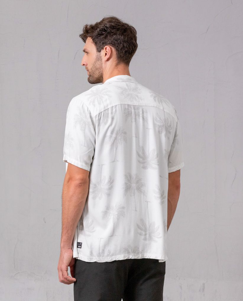 Camisa con estampado de palmeras para hombre