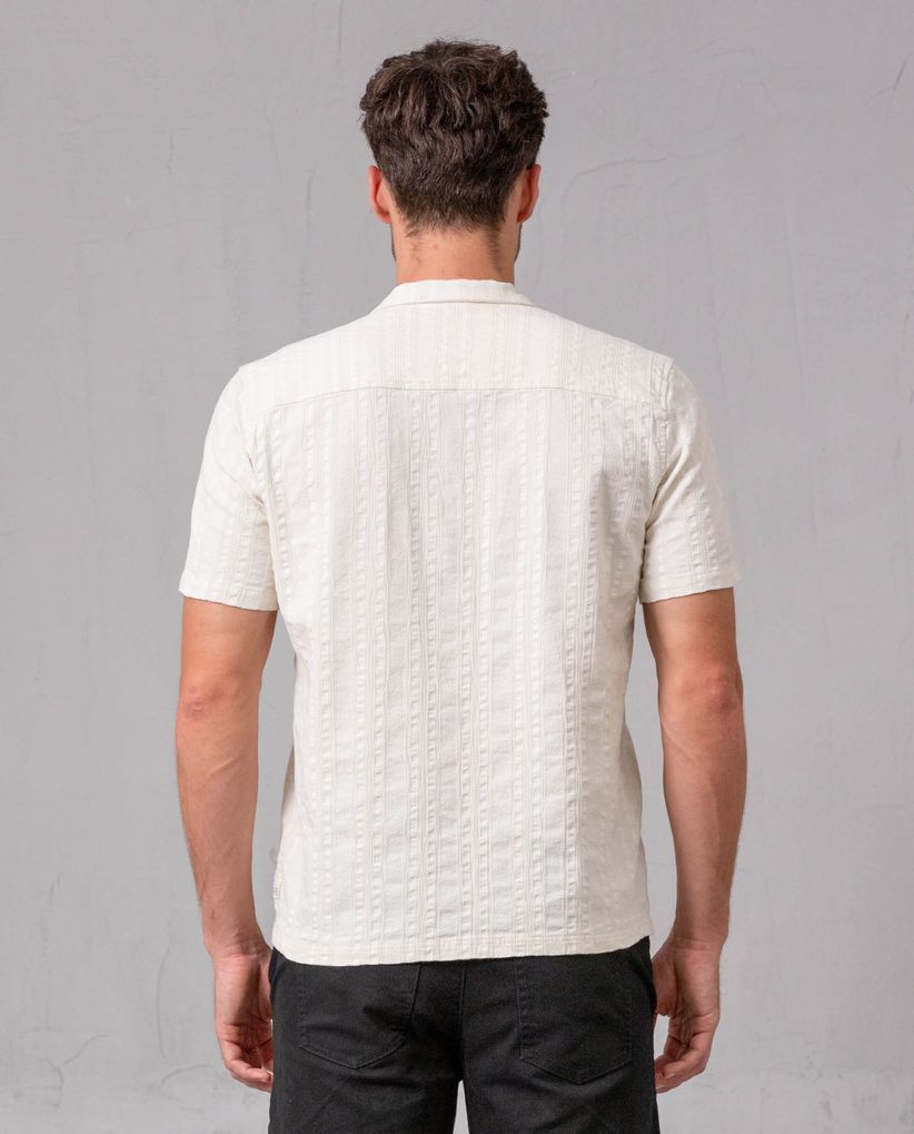 Camisa tipo resort para hombre