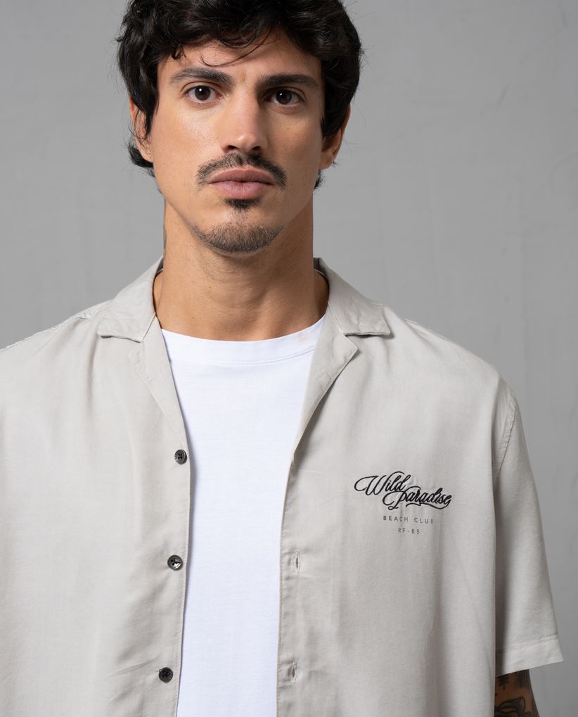 Camisa resort con estampado para hombre