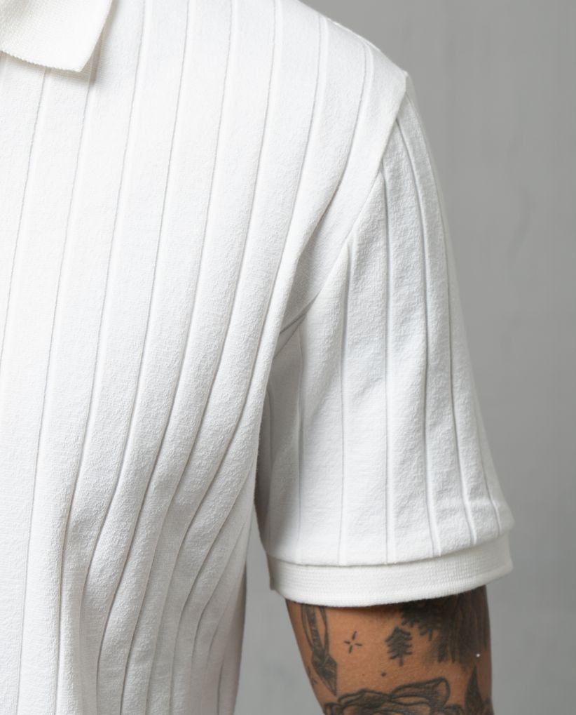 Polo con textil acanalado para hombre