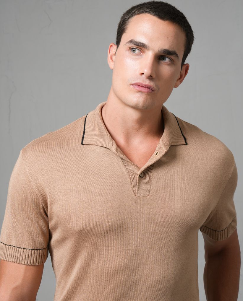 Polo tejida con tipping en puños y fajón para hombre